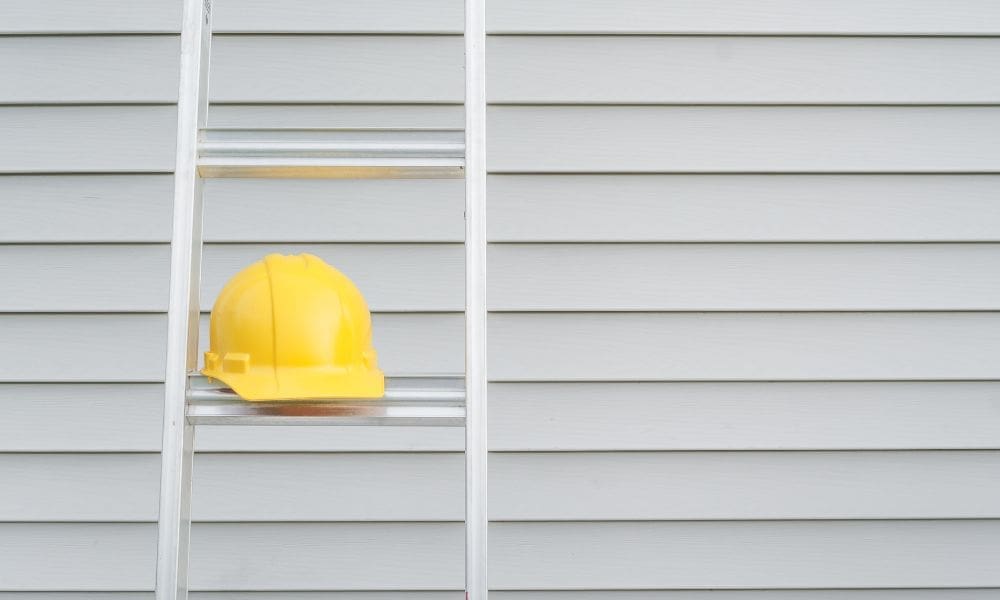8 Factors To Consider When Hiring a Siding Contractor